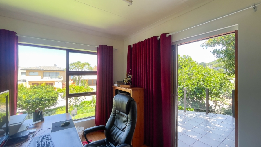 5 Bedroom Property for Sale in Glentana Western Cape